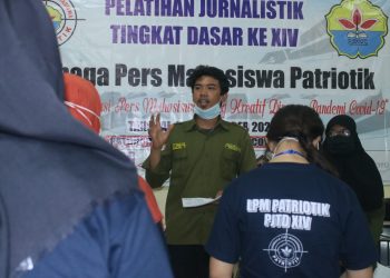 Saat pengarahan anggota muda di LPM Patriotik, Minggu (18/20).