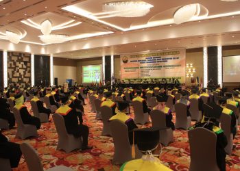 Suasana rapat senat terbuka di masa pademi Covid-19. (Patriotik/Wahyu Jati).