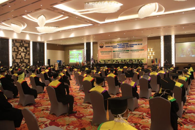 Suasana rapat senat terbuka di masa pademi Covid-19. (Patriotik/Wahyu Jati).