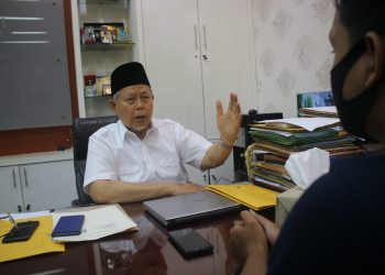 Wawancara bersama rektor Unbari terkait usia Unbari beranjak 35 Tahun di ruangannya. (Patriotik/Dahnil).