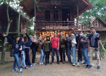 Praktik Video Kreatif AM LPM Patriotik di Candi Muarojambi