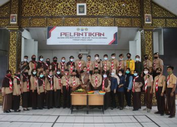 Saat selesai pelantikan pengurus pramuka periode 2020-2021 foto bersama dengan tamu undangan. (Patriotik/Dahnil)
