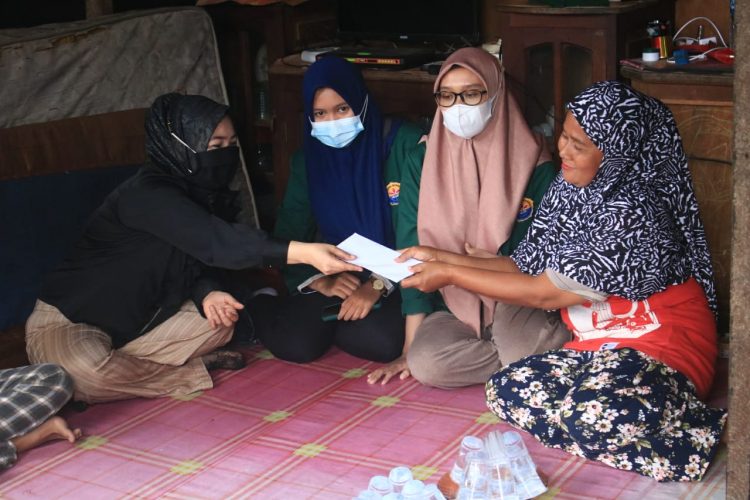 Himabing Unbari Bantu Korban Kebakaran di Sebrang Bersama FKM-JKS