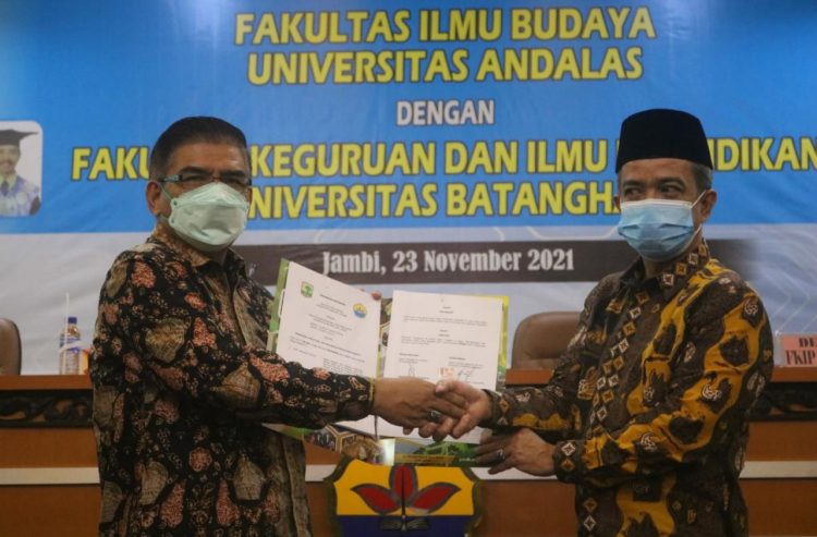 Kerja Sama FKIP Unbari Dengan FIB Unand Bersosialisasi tentang Penelitian, Pendidikan, Pengabdian dan Sharing Mahasiswa