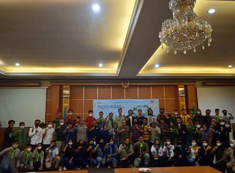 Memperingati Hari Air Sedunia, Mapala Gitasada Bahas Permasalahan Sampah di Sungai