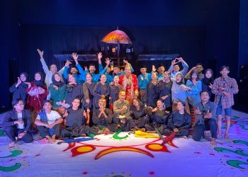 Pergelaran Teater Tonggak, “payung Terakhir” Berikan Pesan Menohok Bagi Manusia