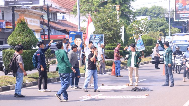 Kawal Putusan MK, Aliansi Mahasiswa Unbari Gelar Aksi Unjuk Rasa Tolak Revisi UU Pilkada
